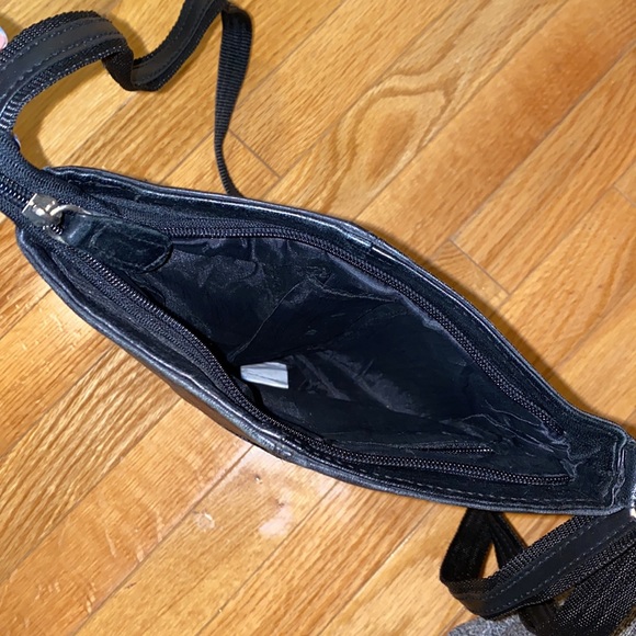 Black leather cross body bag - Picture 3 of 4